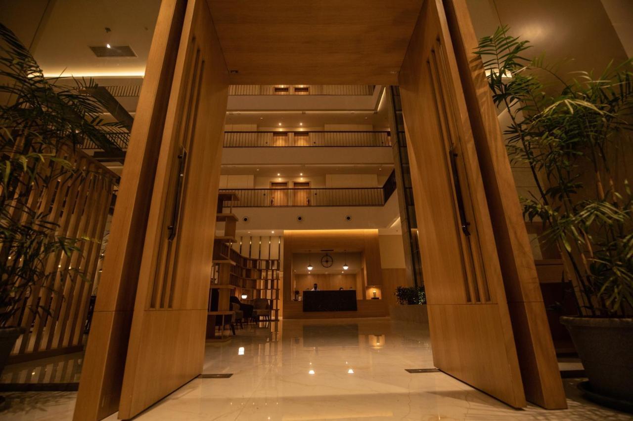 The Vern At Blvd Насик Экстерьер фото