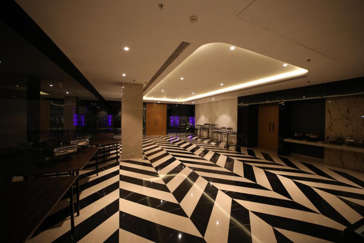 The Vern At Blvd Насик Экстерьер фото