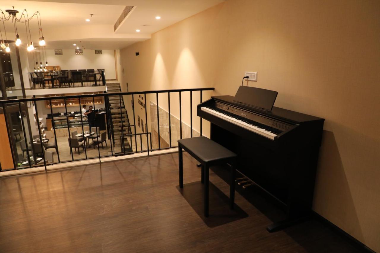 The Vern At Blvd Насик Экстерьер фото
