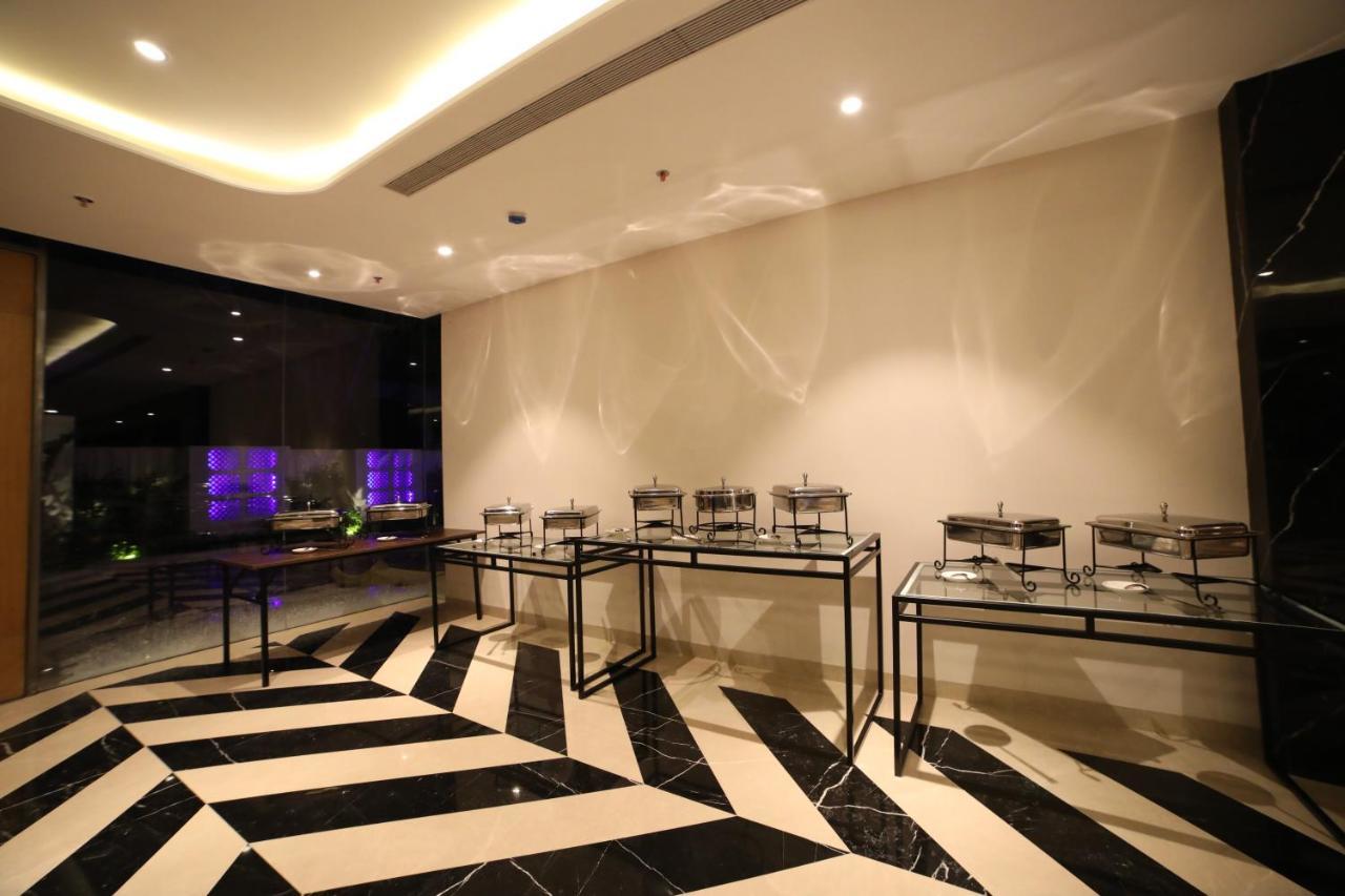 The Vern At Blvd Насик Экстерьер фото